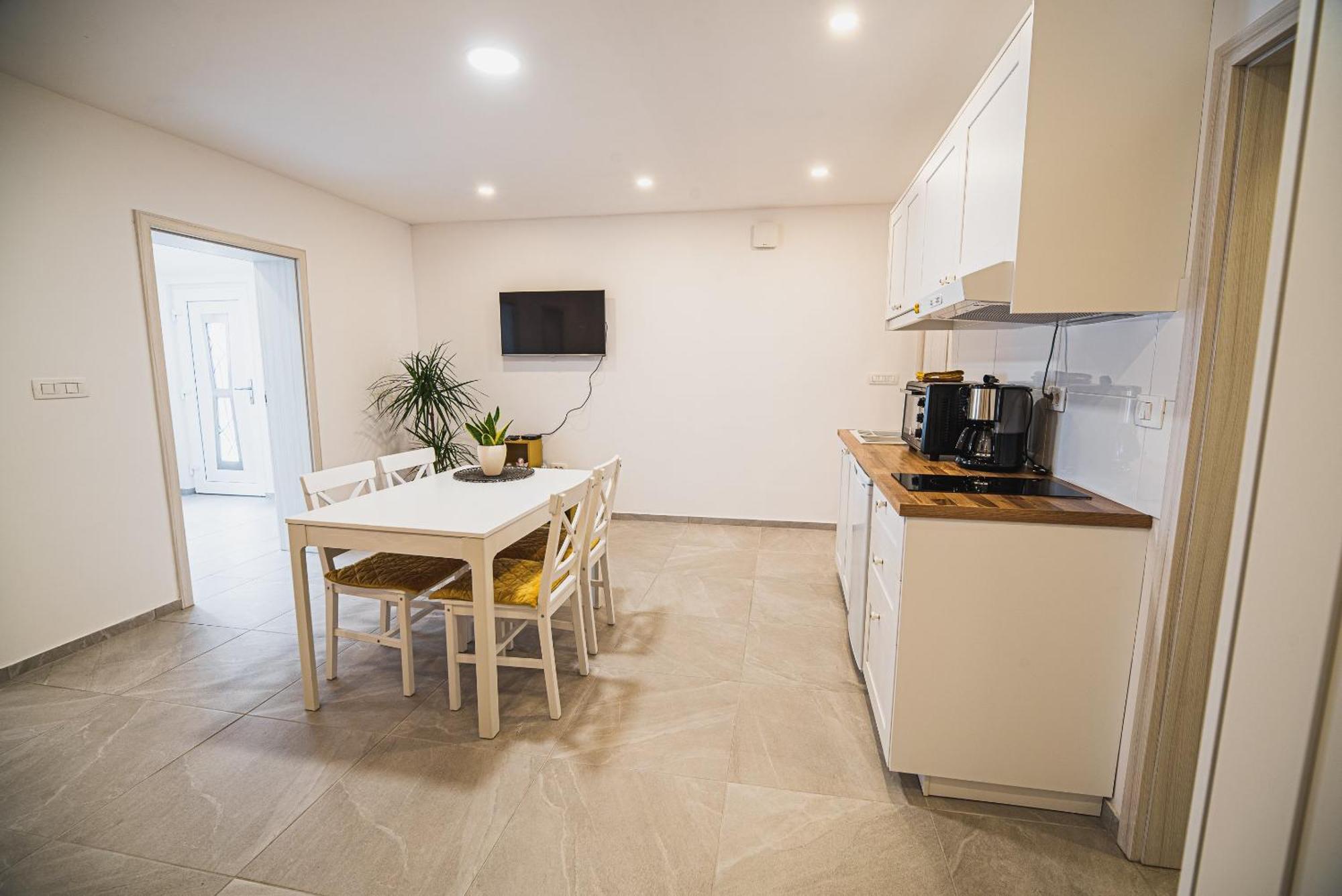Gotar Apartment With Garden 코바리드 외부 사진