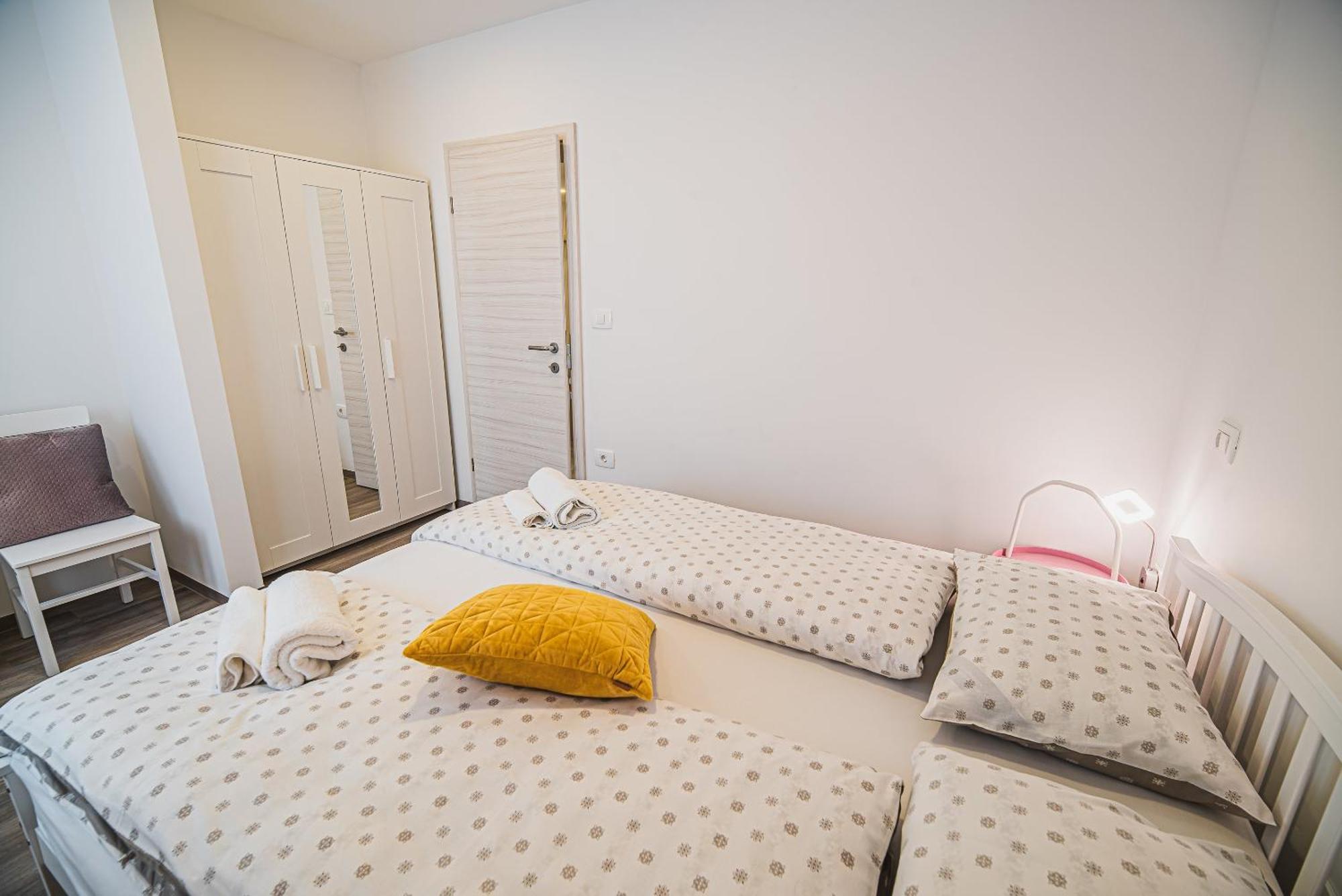 Gotar Apartment With Garden 코바리드 외부 사진